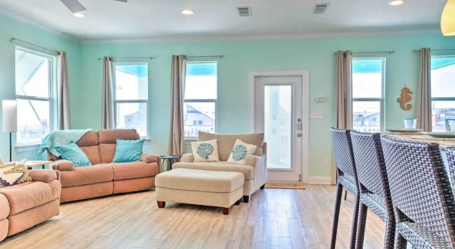 Furnished Deck + Ocean Views: Surfside Beach Home, Varaa Lomakoti Mökit kohteessa Houston, Mökki