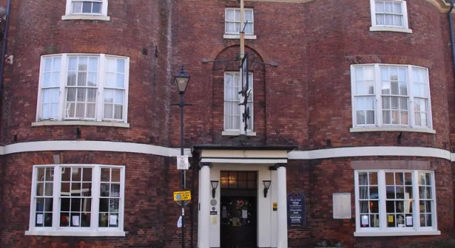 Номер Standard Crown Hotel - Stone, Near Stoke-On-Trent by OYO