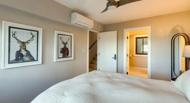 Апартаменты с 3 комнатами с балконом Condo w/ Lake Views - 1 Mi to Diamond Peak Ski!