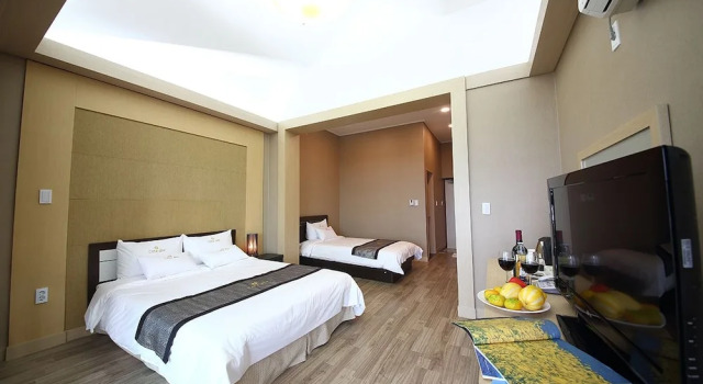 Четырёхместный номер Standard Cote Dor Hotel
