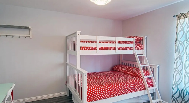 Suite Escapes 4 3 Bedrooms 2.5 Bathrooms Condo