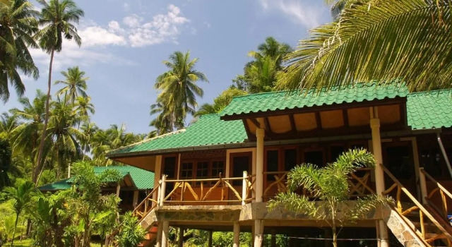 Бунгало с балконом и с красивым видом из окна Koh Talu Island Resort