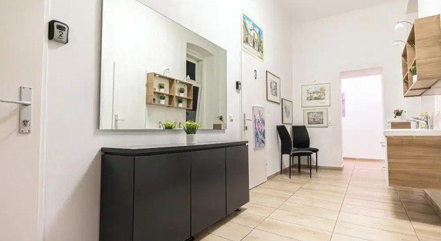 Large 5BR Central Flat Near Augarten, Забронировать Гостевой дом Гостевые дома Вены, рядом с Нестройплац, Гостевой дом