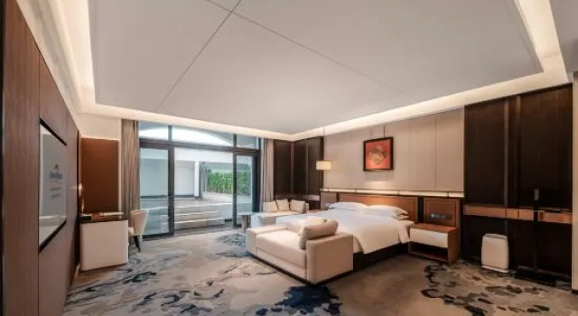 Люкс Executive Howard Johnson Maitreya Plaza Xikou