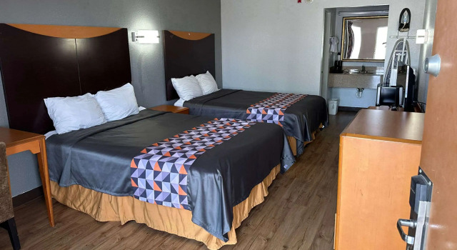Четырёхместный номер Standard Rodeway Inn Hopkinsville