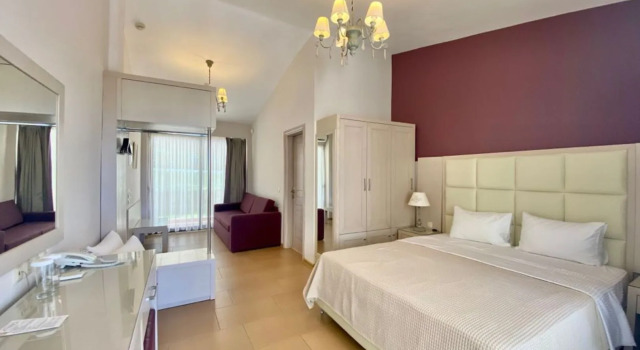 Greek Pride Cronwell Rahoni, Book Hotel Nea Skioni 