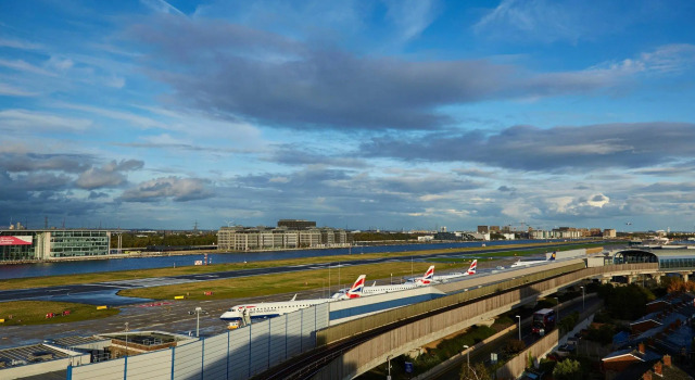 Двухместный номер Guest с видом на взлетную полосу Courtyard by Marriott London City Airport