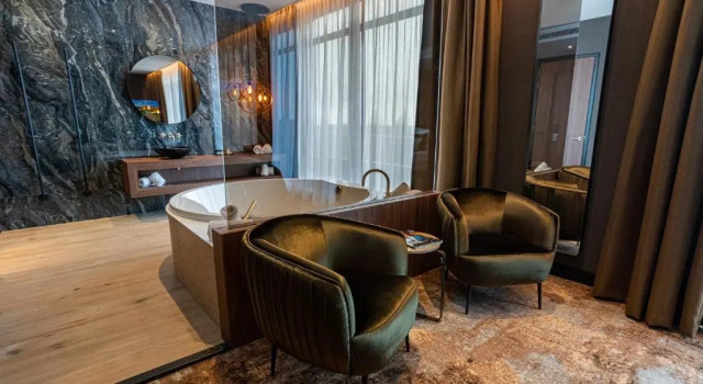 Люкс с балконом Van Der Valk Hotel Almere