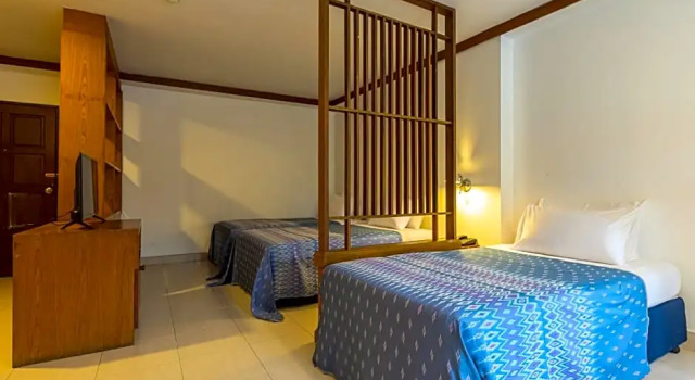 Семейный номер Deluxe Collection O Howard Square Boutique Hotel