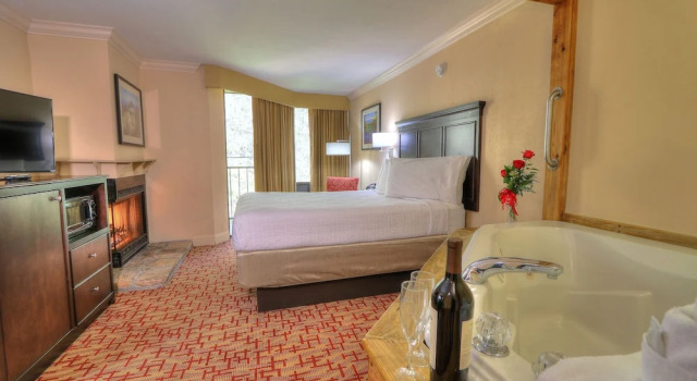 Двухместный номер Standard с балконом Edgewater Hotel - Gatlinburg