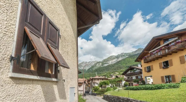 Appartamento Glolo 2, Buchen Sie Ferienwohnung San Lorenzo Dorsino Italien