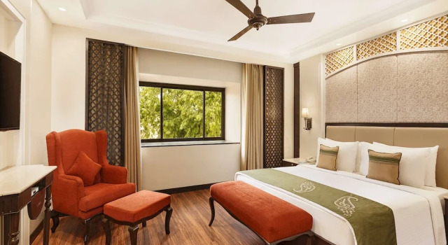 Номер Deluxe La Place Sarovar Portico