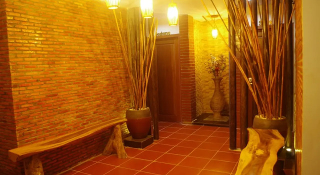 Ocean Breeze Hotel, Boek Hotel Hotels in Kep Province met parkeren, Parkeren