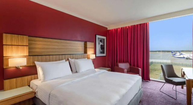 Номер Superior с видом на взлетно-посадочную полосу Radisson Blu Hotel London Stansted Airport