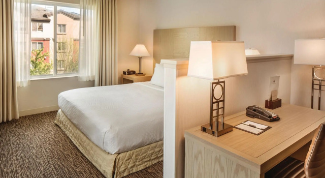 Двухместный номер Standard DoubleTree by Hilton Olympia
