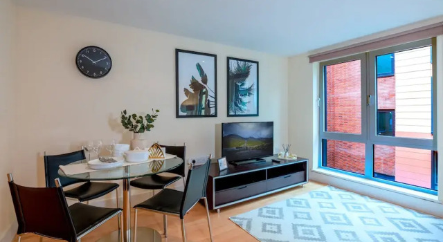 1 Bed Serviced Apartment near Blackfriars, Забронировать Апартаменты/квартира Лондонский Сити Лондон, рядом с Станция метро Blackfriars