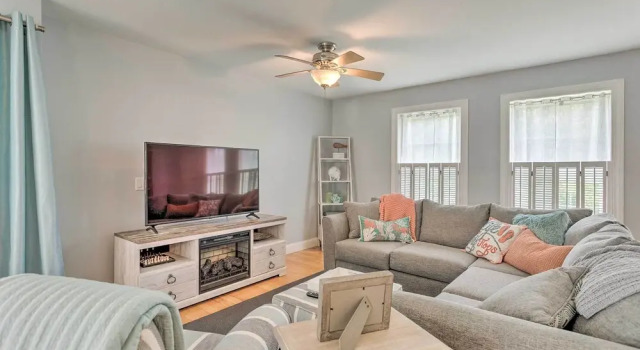 South Kingstown Vacation Rental: 2 Mi to Beach!, Забронировать Дом для отпуска Южный Кингстаун штат Род-Айленд