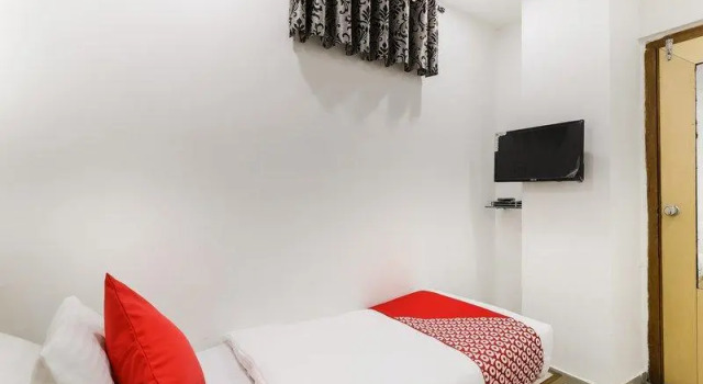 OYO 48254 Hotel D Veeray