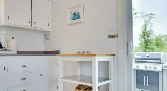 Коттедж Cozy Narragansett Cottage w/ Dock & Outdoor Shower