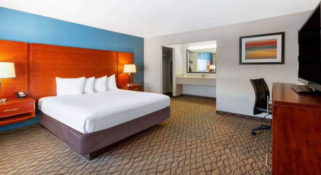 Baymont by Wyndham St. Ignace Lakefront