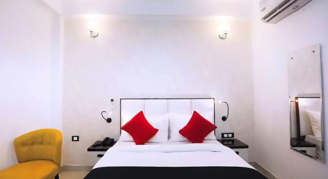 M K Hotel & Restaurant