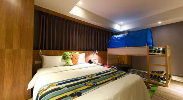 Четырёхместный семейный номер Standard Blue Coast Hotel