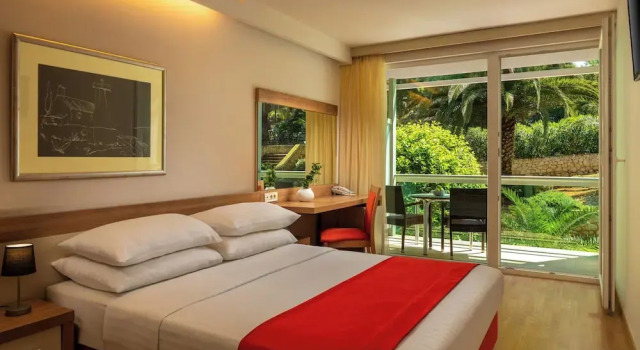 Двухместный номер Classic с балконом Hotel Aurora
