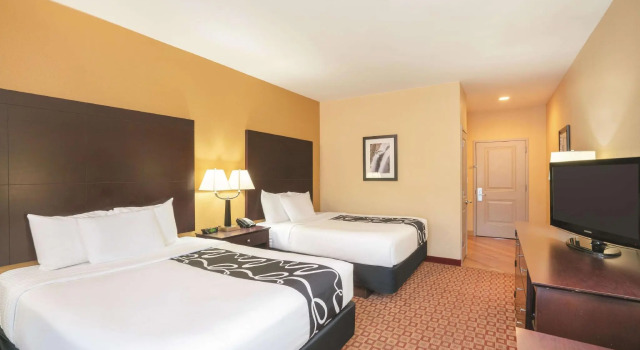 Четырёхместный номер Standard Comfort Inn & Suites Verona at Turning Stone Resort Casino