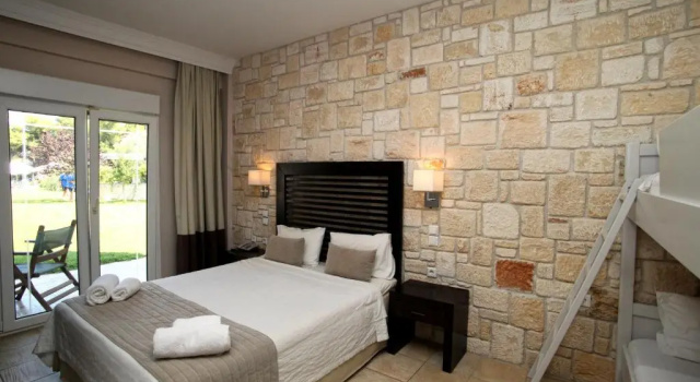 Четырёхместный номер Standard Nostos Hotel