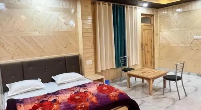 Двухместный номер Deluxe с балконом и с видом на горы Majestic Mountain Bhaiji Guest House