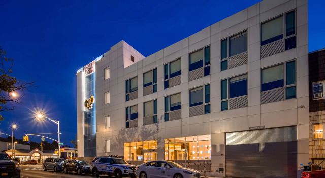 GLō Best Western Brooklyn NYC, Забронировать Отель Отели Бруклина 3 звезды, рядом с Паталогоанатомический музей, 3*