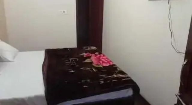 OYO 80588A Hotel Maharaja Palace 2, Забронировать Отель Отели Мератх с парковкой, Парковка