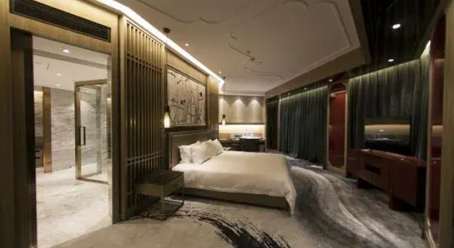 Люкс с красивым видом из окна Enjoy Hotel