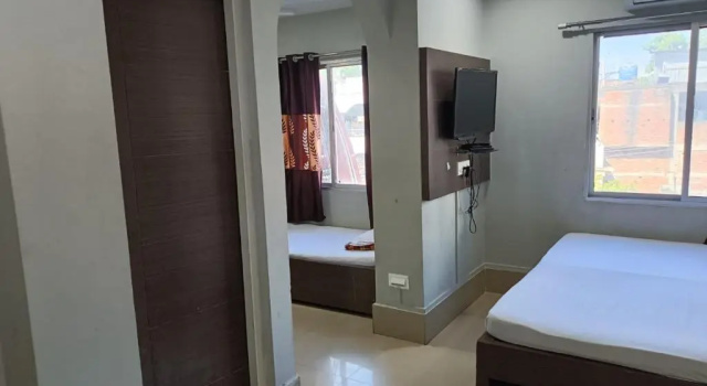 Трёхместный номер Deluxe Kusum Hotel And Restaurant