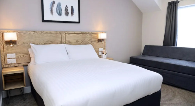 Waterloo Cross by Marston's Inns, Book Pension Cullompton Devon