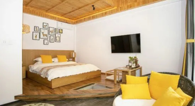 Кровать в общем номере Furun Ziyou Zizai Automobile Culture Theme Hostel