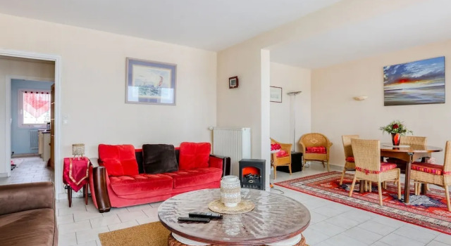 Beachfront Apartment in Grancamp-maisy With Terrace