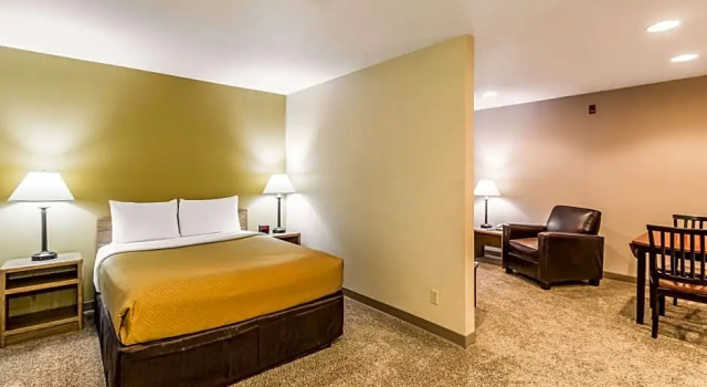 Шестиместный люкс Econo Lodge - Valley City