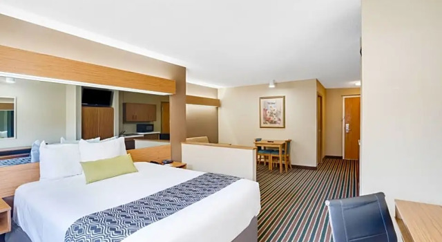 Люкс Microtel Inn & Suites by Wyndham Pigeon Forge