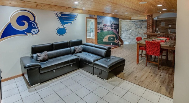 Spacious Tranquility With Private Pool 4 Bedroom Home by RedAwning, Réserver Maison de vacances Belleville Illinois