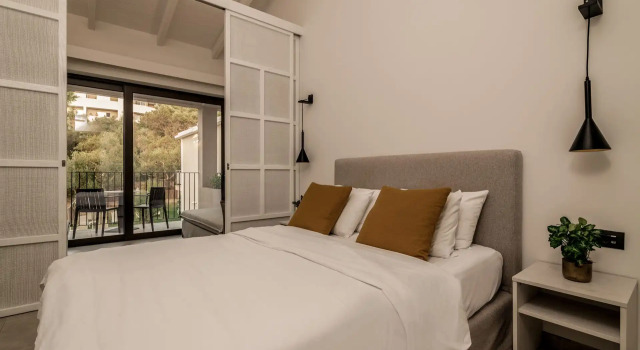 Полулюкс Deluxe New Beach Hotel