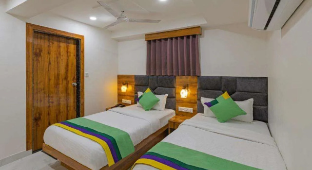Treebo Prince Plaza, Rezervovat Hotel Hotely v Gujarat s parkováním, Parkování