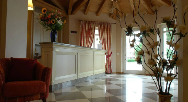 Hotel Bellavista, Забронировать Отель Отели в центре Сан-Дзено-ди-Монтанья с завтраком, отели в центре Сан-Дзено-ди-Монтанья с завтраком