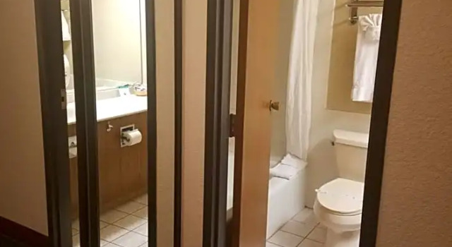 Двухместный номер Standard с видом на бассейн Ontario Airport Inn