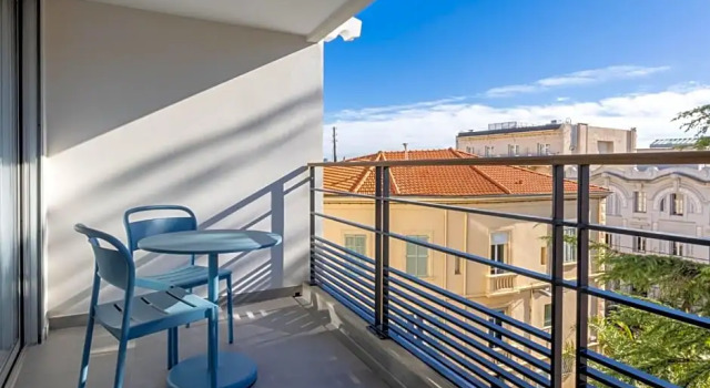Двухместный люкс c 1 комнатой с балконом Staybridge Suites - Cannes Centre by IHG