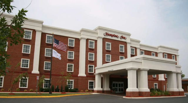 Кровать в общем номере Hampton Inn Easton