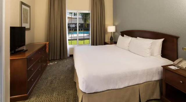 Люкс Staybridge Suites Monterrey San Pedro by IHG