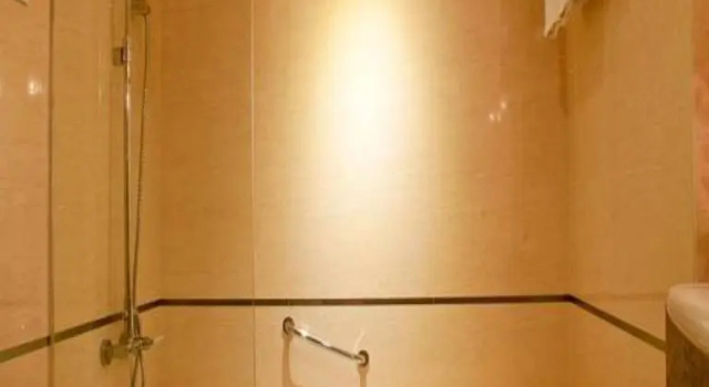 Полулюкс Royal Garden Hotel