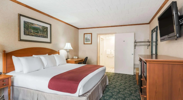 Двухместный номер Standard Ramada by Wyndham State College Hotel & Conference Center