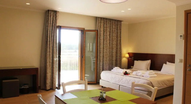 Полулюкс Niriides Luxury Villas